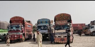 طورخم سرحد کی بندش سے ہزاروں افغان مہاجرین مشکلات کا شکار، دونوں ممالک سے فوری طور پر سرحد کھولنے کا مطالبہ